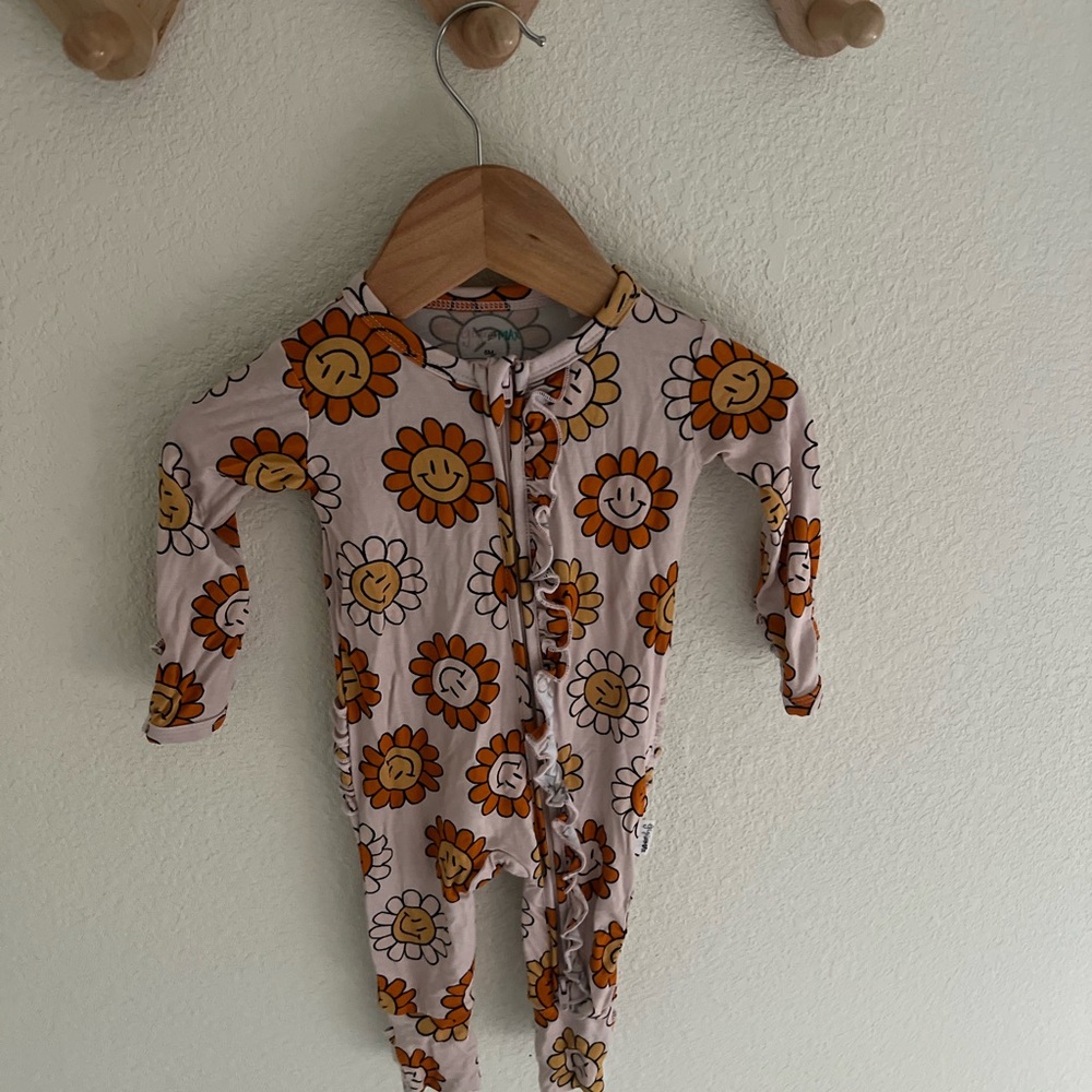 NWOT Smiley Floral Bamboo Pajamas
